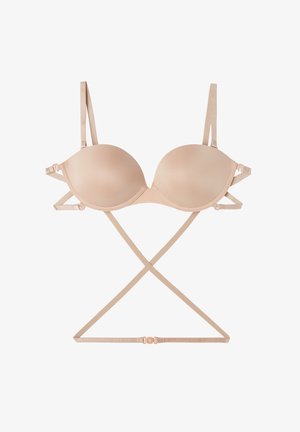 Beige push-up beha met gladde, gevormde cups en verstelbare dunne bandjes. Heeft een kruislingse ontwerp met vlakke details en een subtiele glans.