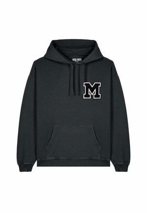 Zwarte sweatshirt met capuchon van zacht materiaal, met een voorzak en een geborduurd wit "M" logo op de linker borst.