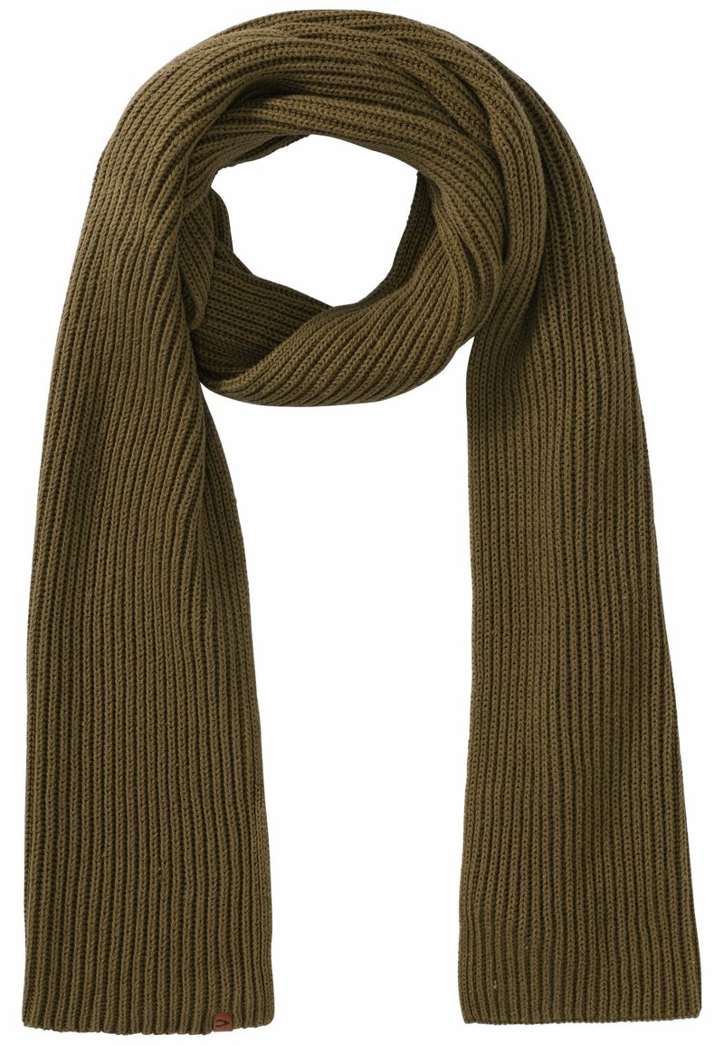 Longue écharpe en maille côtelée vert olive pliée en boucle avec les deux extrémités pendantes vers le bas.