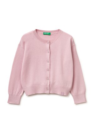 Hellrosa, langärmeliger, knöpfbarer Cardigan mit gerippten Bündchen und Saum, Rundhalsausschnitt und einem kleinen Stoffetikett an der unteren Vorderseite.