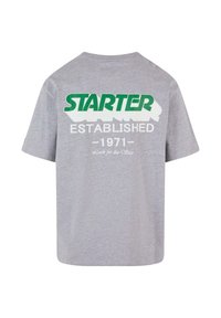 Grå bomulls t-skjorte med "STARTER" i store grønne bokstaver, "ETABLERT 1971" i hvitt, rund hals og korte ermer.
