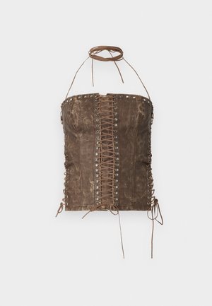 Top en cuir synthétique marron avec un devant lacé, œillets en métal argenté et liens réglables sur les côtés et au niveau du col. Texture douce, design ajusté.