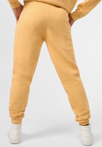 Karl Kani REGULAR FIT - Joggebukse - apricot