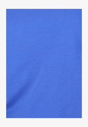 Textura de tela azul sólida con ligeras arrugas y una apariencia suave y lisa.