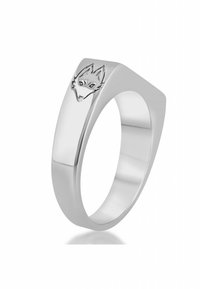 Silberner Ring mit flacher Oberfläche, der ein erhabenes Wolfskopfdesign oben aufweist. Glatte Textur und minimalistischer geometrischer Form.