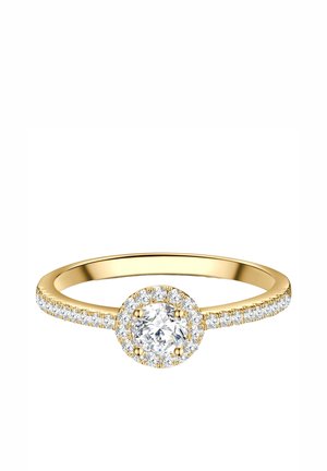 Anillo de oro con un diamante redondo central rodeado de diamantes más pequeños y una banda decorada con pequeños diamantes por todo alrededor.