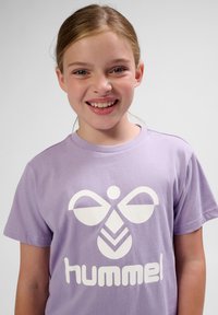 Hummel TRES  S/S - Camiseta estampada - lavender gray