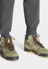 adidas Terrex TERREX SNOWPITCH COLD.RDY HIKING - Hikingschuh - focus olive   core black   pulse olive