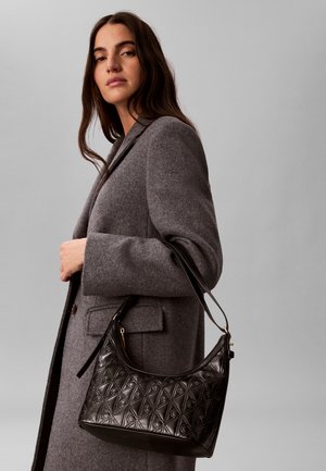 Calvin Klein, DEBOSSED SHOULDER - Τσάντα χιαστί - black