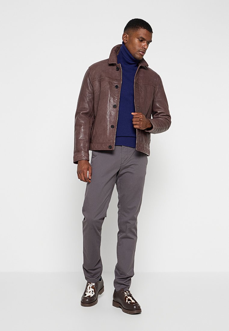 SLIM FIT