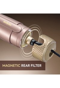 Close-up van een roségouden BaByliss-apparaat met een afneembaar geperforeerd magnetisch achterfilter dat loskomt van het hoofddeel.