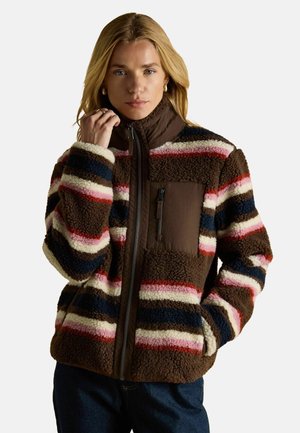 Braune Fleecejacke mit buntem Streifenmuster in Blau, Rot und Creme. Mit hohem Kragen und Reißverschlusstasche auf der Brust. Weicher Stoff.