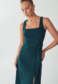 WILLA JENAY MIDI DRESS - Denné šaty - emerald