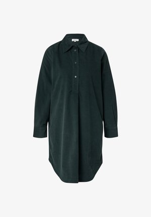 Ciemnozielona sukienka koszulowa zapinana na guziki, wykonana z teksturowanej tkaniny. Posiada kołnierzyk, długie rękawy oraz zaokrąglony dół, co zapewnia luźny krój.