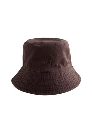 Brauner Baumwoll-Bucket-Hut mit abgestepptem Rand und dem Wort "self.", das vorne mit passendem Garn bestickt ist.