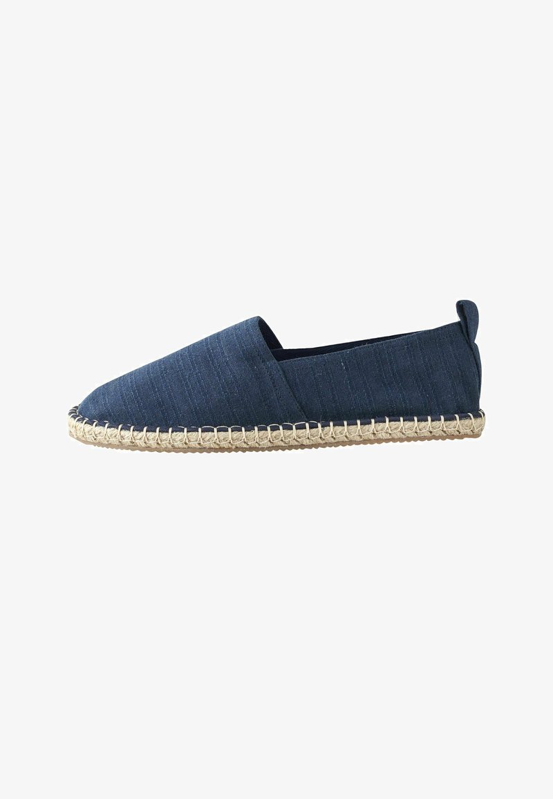 Espadrille bleu marine à enfiler avec semelle en jute tressé et dessus en tissu texturé, dotée d'une languette au talon.