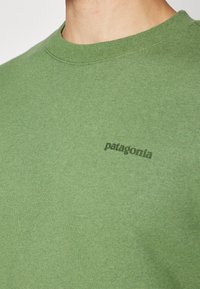 Patagonia FITZ ROY ICON UPRISAL CREW - Sudadera - terrain green