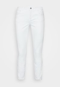 Bílé džíny s úzkým střihem, se zapínáním na knoflík vpředu, dvěma bočními kapsami a roztrhaným lemem na kotnících.