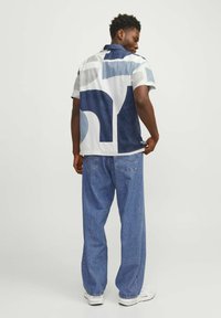 Jack & Jones PREMIUM JPRBLACARNABY PRINT RESORT - Pluus - harbor mist