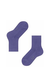 Zwei lila Socken nebeneinander platziert, eine zeigt die Ferse und die andere steht aufrecht, beide mit dem Markennamen "Falke" gekennzeichnet.