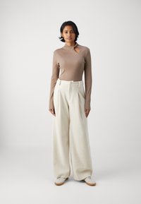 Gestuz DREW KNOT - Langarmshirt - shitake