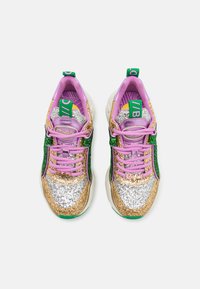 Buffalo BINARY GLAM - Tenisice - gold/green/rose