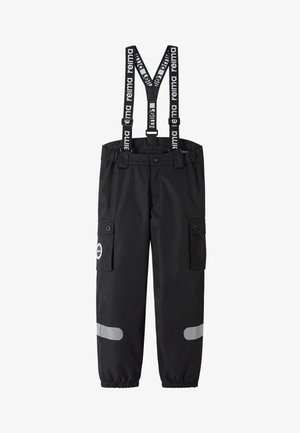 Schwarze wasserdichte Hosen mit verstellbaren Trägern, elastischem Bund, Cargo-Taschen und reflektierenden Akzenten für Sichtbarkeit. Strapazierfähiges Material.