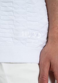 HUGO Polotričko - white