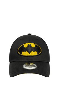 Casquette de baseball noire ajustable avec un grand logo de Batman jaune et noir brodé à l'avant, présentant une couronne structurée et un visière courbée.