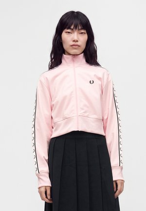Fred Perry, CROPPED TAPED TRACK - Тренировъчно яке - iced pink