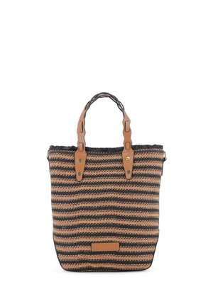 Bolso tote tejido a rayas en negro y marrón claro con asas de cuero marrón y un pequeño parche rectangular de cuero en la parte frontal.