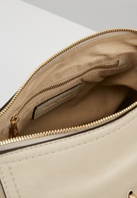 See by Chloé JOAN SMALL - Handtasche - cement beige/beige - Zalando.at