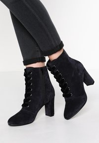 mint&berry Botines con cordones - dark blue
