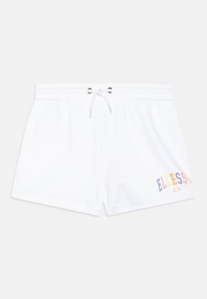 Pantalones cortos blancos hechos de una tela suave, con una cinturilla ajustable y un logotipo multicolor de "ELLESSE" en el lado izquierdo.