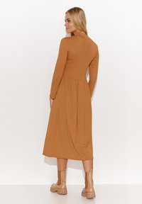 Makadamia DRESS WITH A STAND-UP COLLAR - Sukienka letnia