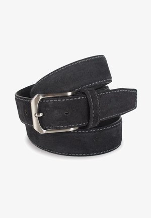 Cinturón de ante negro con costuras en contraste y una hebilla de metal plateado. Presenta una textura suave y un diseño sencillo y elegante.