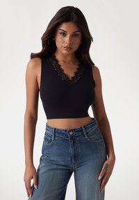 Guess - NAHTLOSES CROPPED - Top - schwarz Thumbnail Image 1
