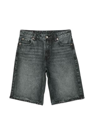 Sort vaskede denimshorts med frontknap, lynlås, bæltestropper og fem-lomme design lagt fladt på hvid baggrund.