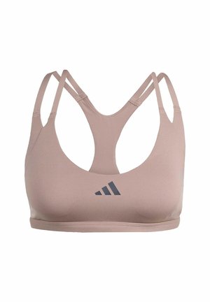 Sostén deportivo de color rosa claro con un diseño de cuello redondo, delgadas tiras entrecruzadas y un logotipo gris en el frente. Tela suave, material elástico.