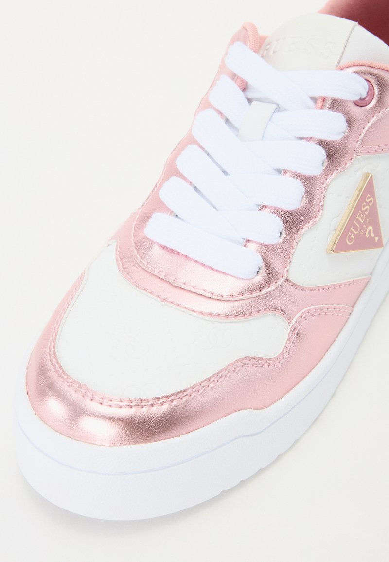 GUESS Carrli: Sneaker Da Donna Con Tocchi Colorati, Perfette Per Un Look Casual Autunnale - 3
