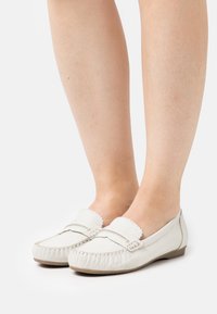 Marco Tozzi Półbuty wsuwane