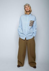 Emily van den Bergh Hemdbluse - bleu white stripe