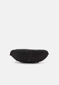 Marsupio in tessuto nero con design elegante, dotato di un ampio scomparto principale con chiusura zip e una tasca frontale con zip. Logo del brand visibile in modo discreto.