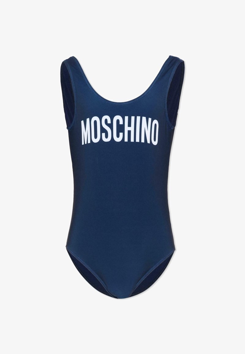 Maillot de bain sans manches bleu marine avec le texte blanc "MOSCHINO" sur la poitrine, présentant un décolleté rond et des ouvertures de jambe taille haute.