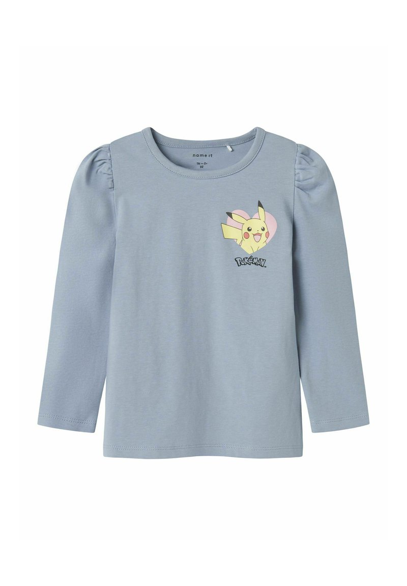 Lichtblauwe langemouwen t-shirt met pofschouderdetails, met een Pikachu graphic en "Pokémon" tekst op de voorkant. Zachte stof.