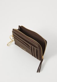 Thumbnail Image 3