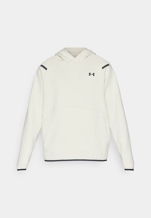 Felpa bianca con tasca a marsupio, dettagli neri sulle spalle e logo ricamato sul petto. Texture morbida e design a pullover.