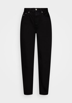 Højtaljede sorte straight-leg jeans med frontknap, fem lommer og bæltestropper, præsenteret på en hvid baggrund.