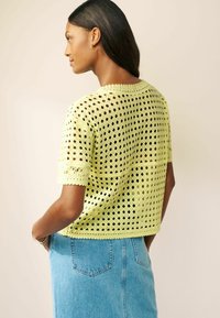 Next SHORT SLEEVE CREW NECK REGULAR FIT - Triko s potiskem - yellow