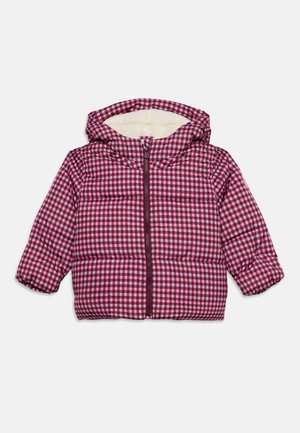 Chaqueta infantil a cuadros rosa y burdeos con capucha, cremallera frontal, mangas largas y forro de forro polar crema.